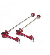 BLOCAGE RAPIDE TOKEN VTT AXE TITANE / ALU ROUGE 57g MODELE SHARK TAIL (LA PAIRE)